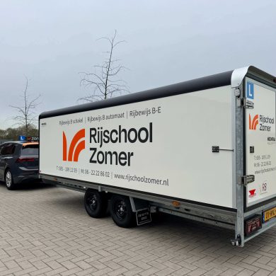 Aanhanger rijles door Rijschool Zomer